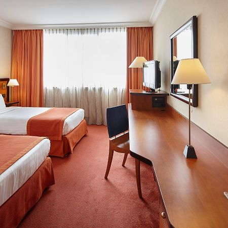 Doubletree By Hilton Paris Bougival Hotel Exterior photo