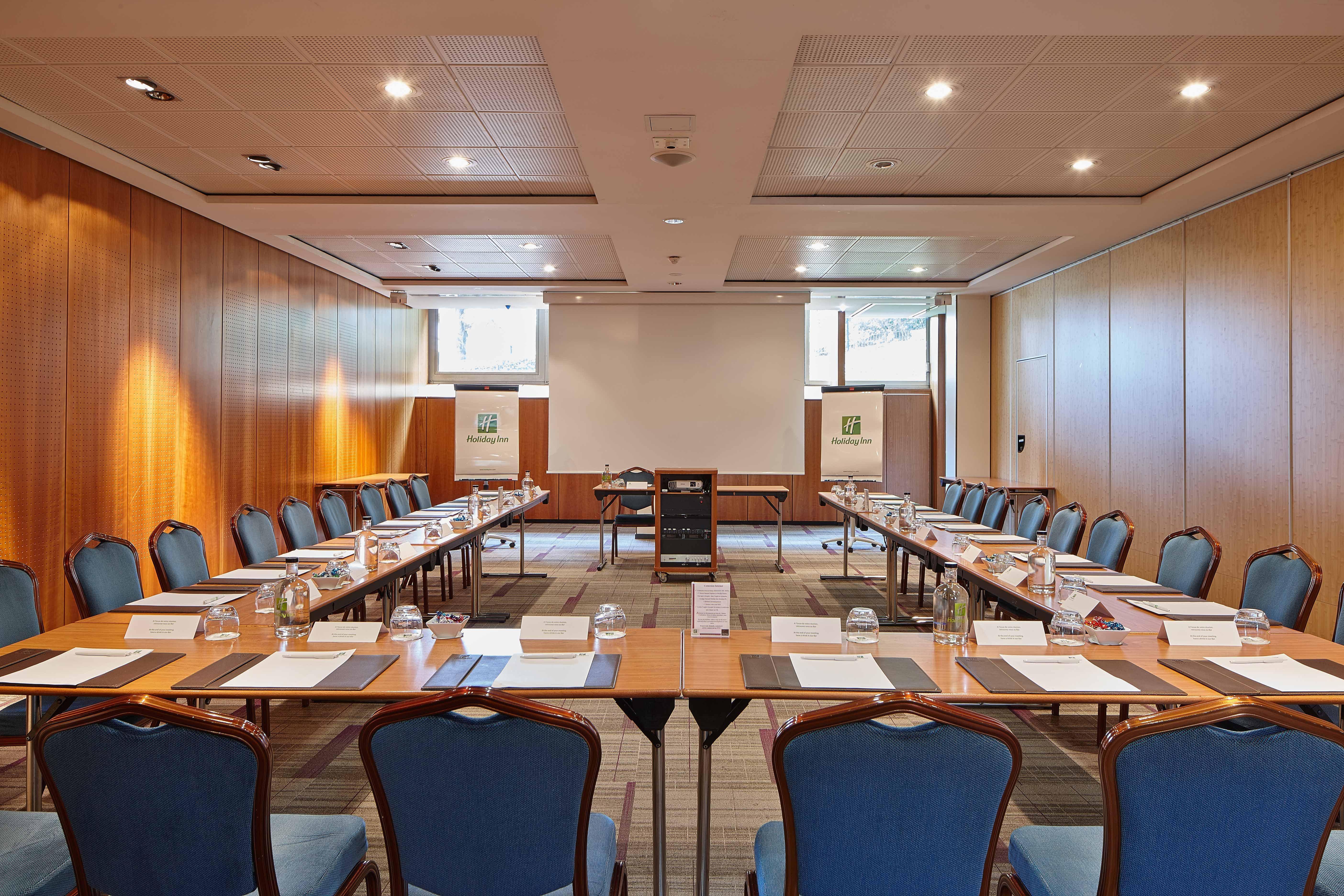 Doubletree By Hilton Paris Bougival Hotel Exterior photo
