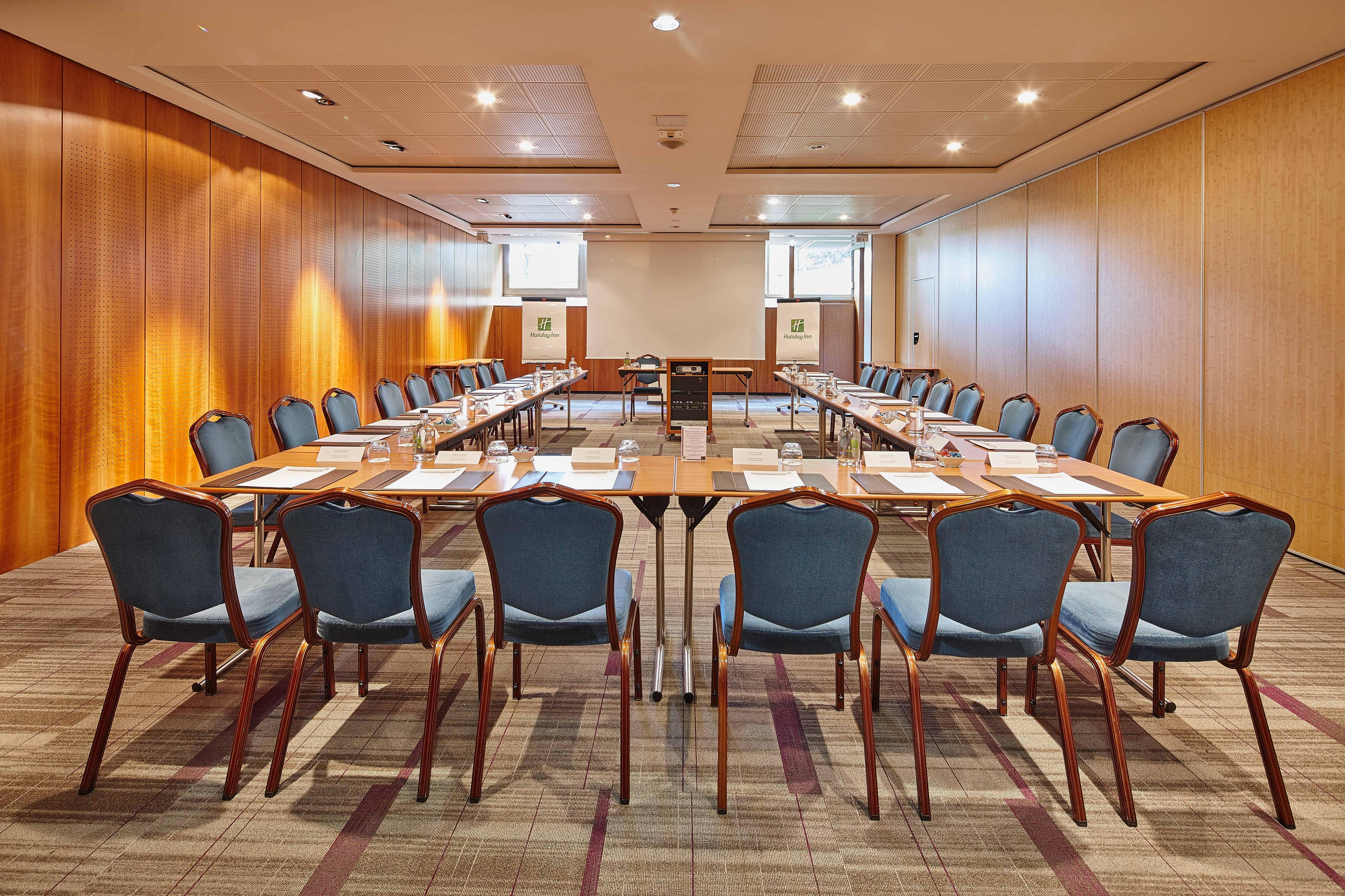 Doubletree By Hilton Paris Bougival Hotel Exterior photo