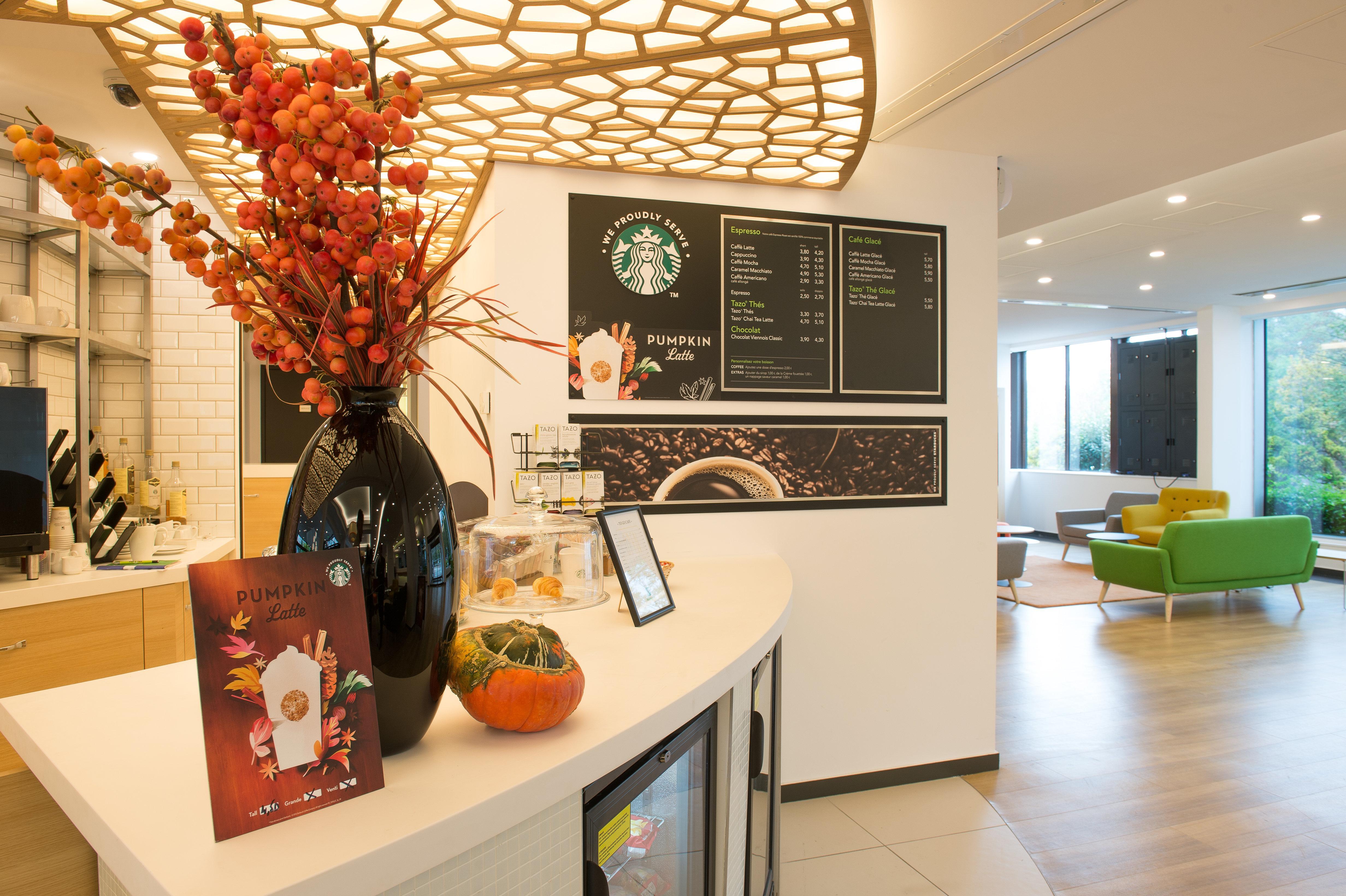 Doubletree By Hilton Paris Bougival Hotel Exterior photo