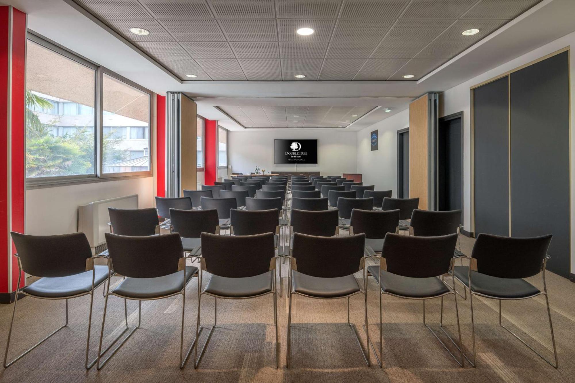 Doubletree By Hilton Paris Bougival Hotel Exterior photo