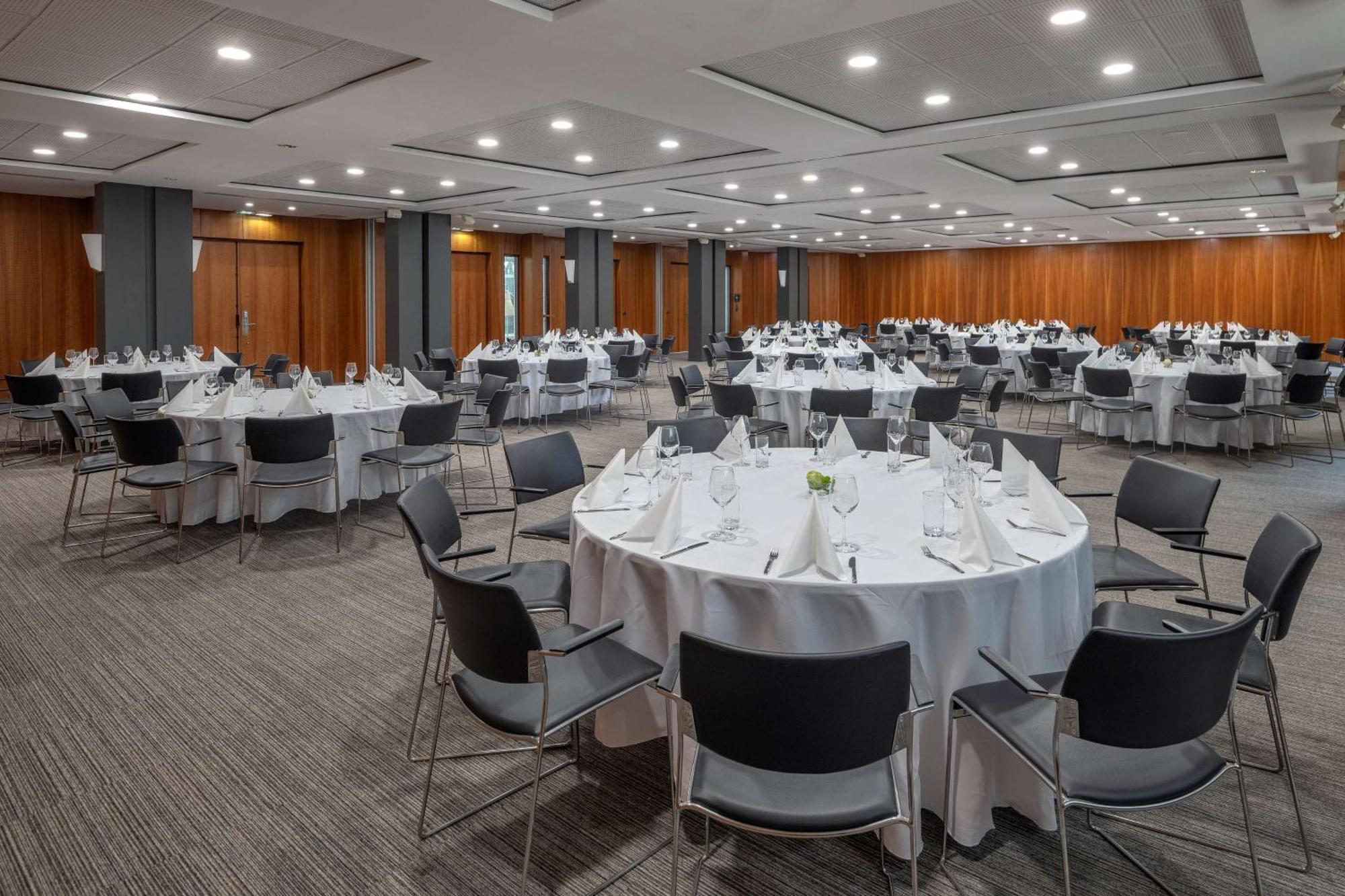 Doubletree By Hilton Paris Bougival Hotel Exterior photo