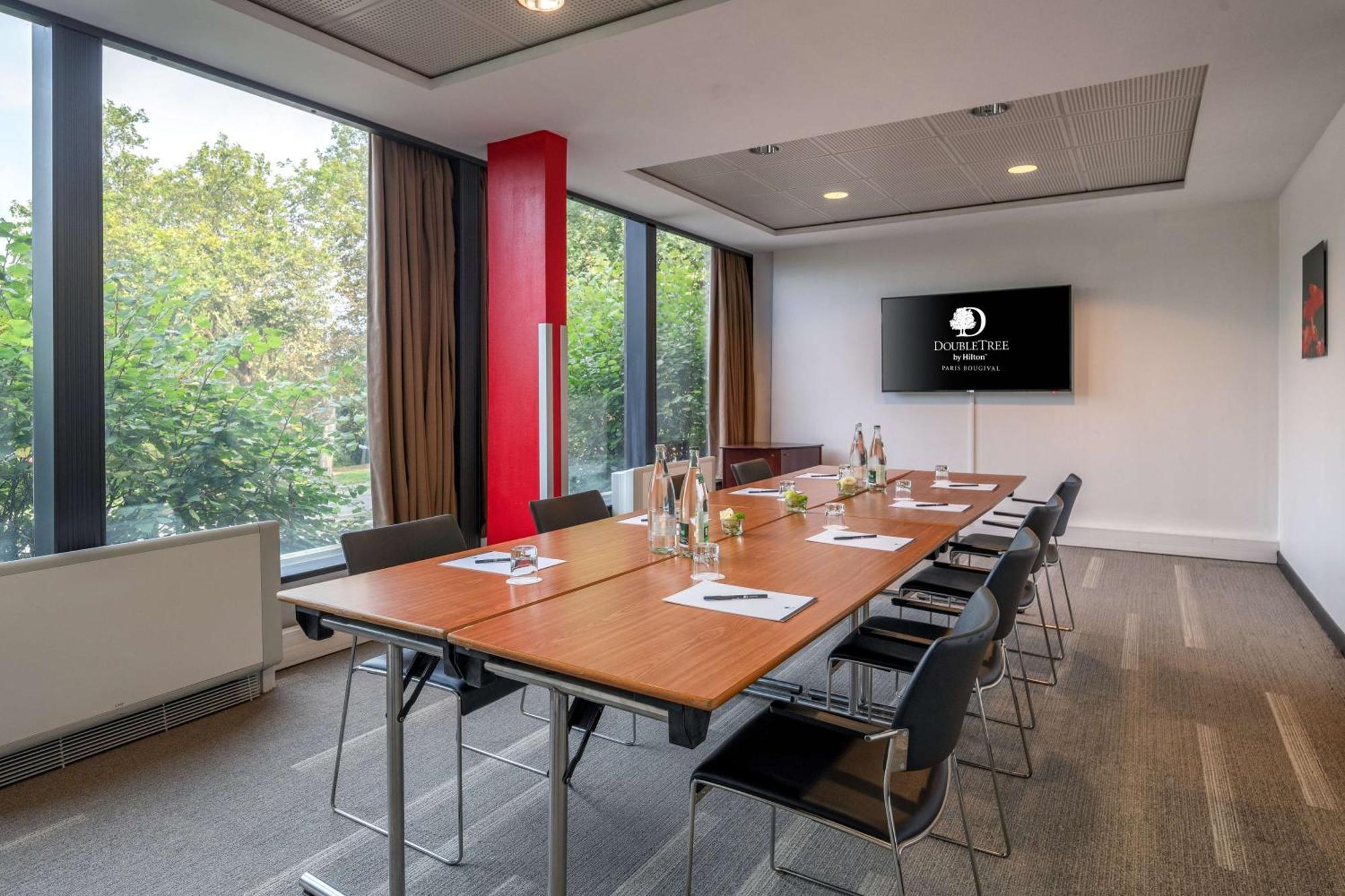 Doubletree By Hilton Paris Bougival Hotel Exterior photo