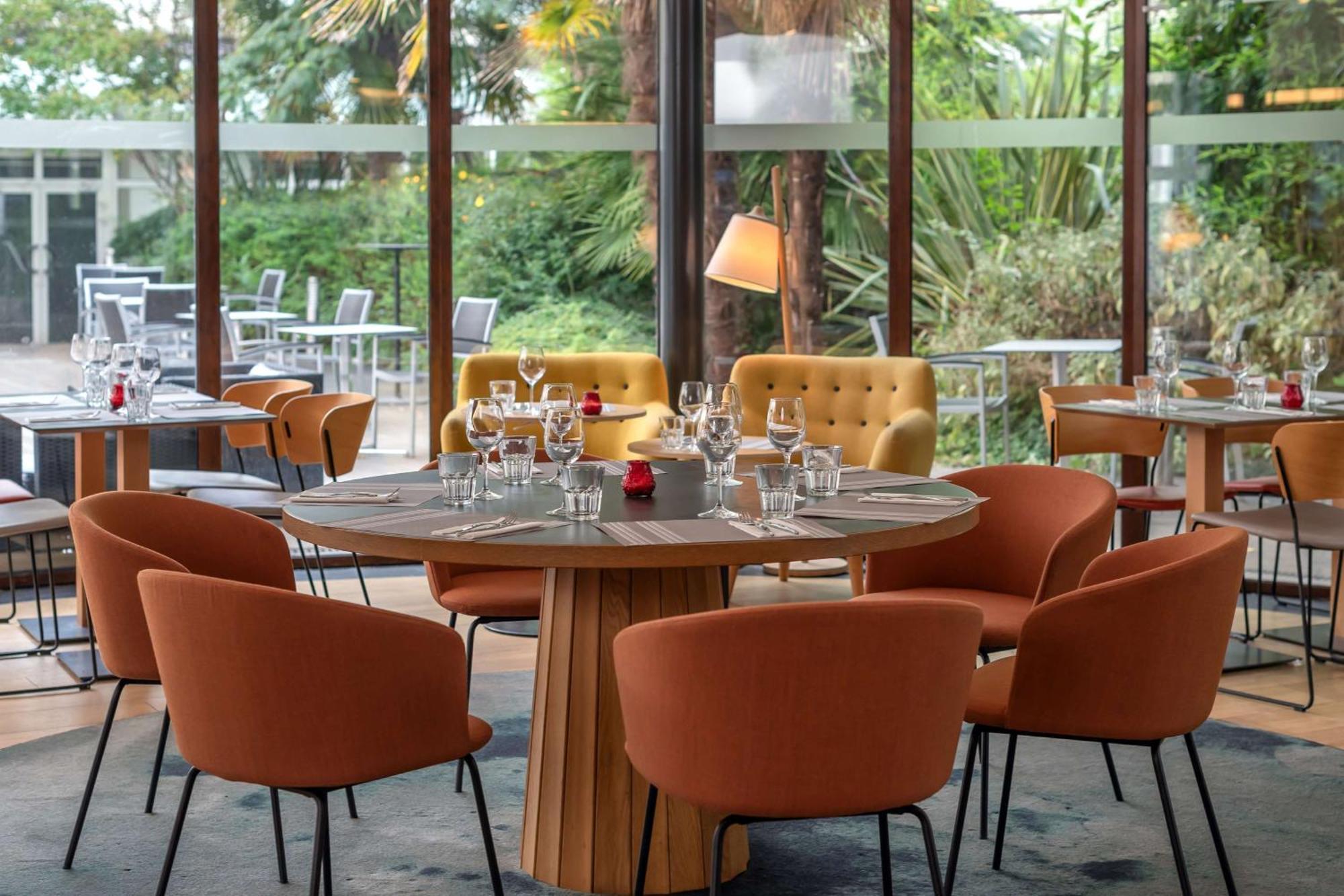 Doubletree By Hilton Paris Bougival Hotel Exterior photo
