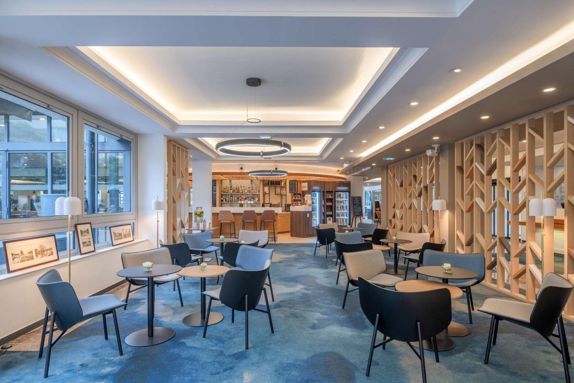 Doubletree By Hilton Paris Bougival Hotel Exterior photo